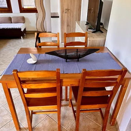 Christina ブアブロウ